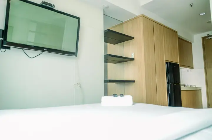 Nice And Enjoy Studio At Tree Park City Cikokol Apartment — фото 1
