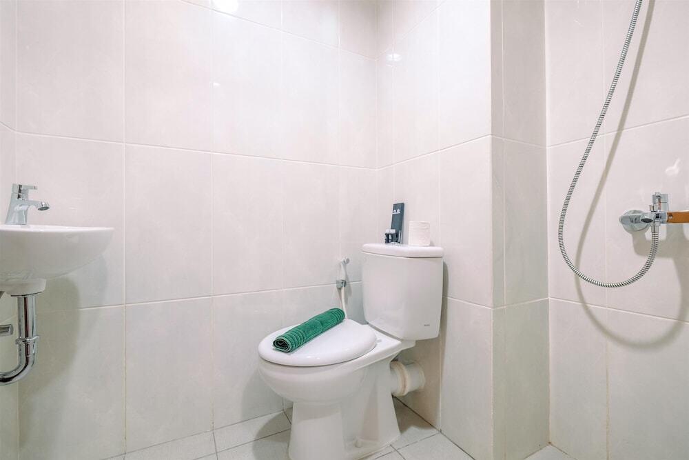 Депок: Good Deal Studio At Evenciio Apartment Margonda Near Ui