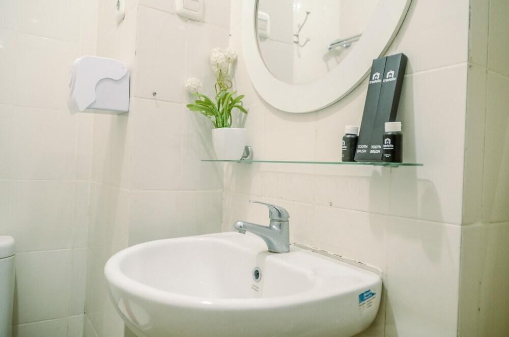 Тангеранг: Cozy Stay Studio Room At Medina Apartment