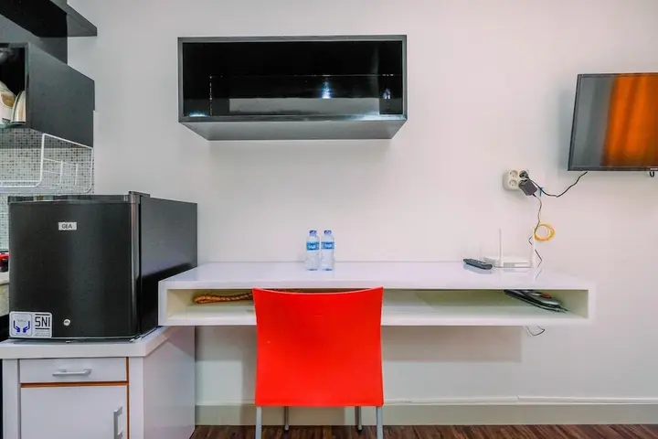 Депок: Nice And Comfort Studio At Evenciio Apartment