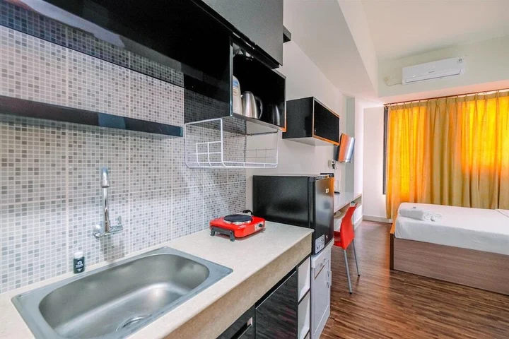 Депок: Nice And Comfort Studio At Evenciio Apartment