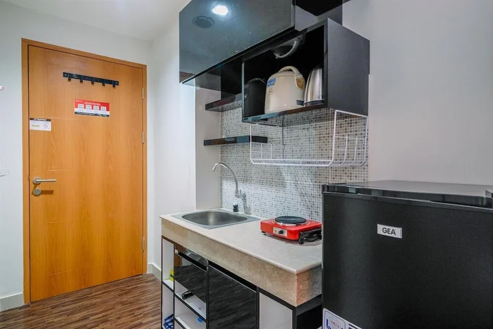 Депок: Nice And Comfort Studio At Evenciio Apartment