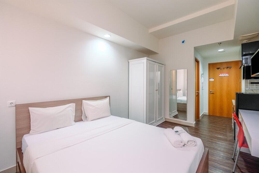 Nice And Comfort Studio At Evenciio Apartment — фото 2