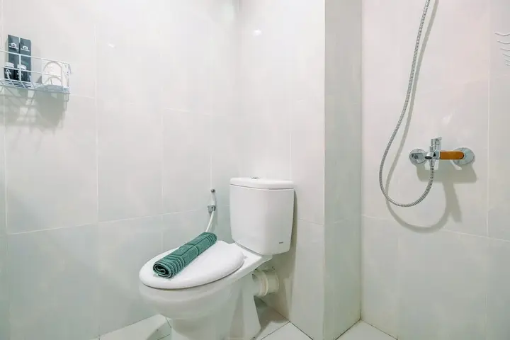 Депок: Nice And Comfort Studio At Evenciio Apartment