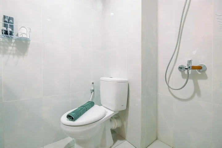 Депок: Nice And Comfort Studio At Evenciio Apartment