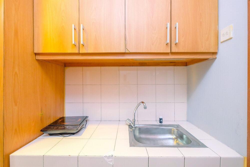 Депок: Comfy And Tidy Studio Apartment Margonda Residence 3 Near Campus Area