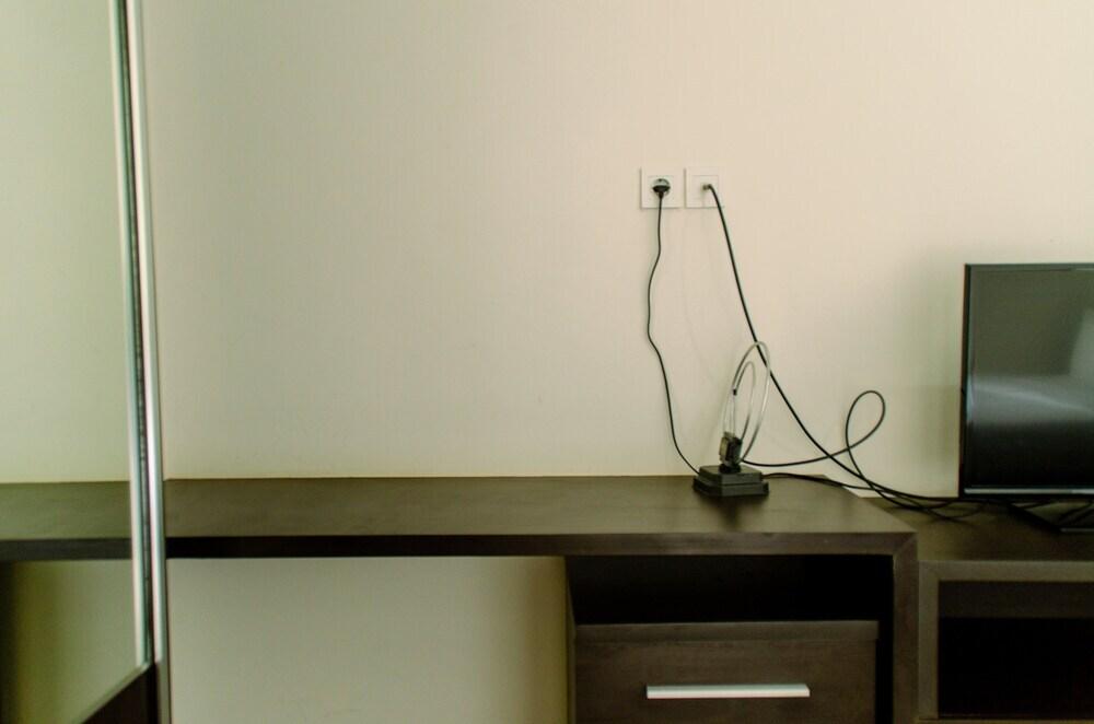 Legok: Elegant And Homey Studio At Paramount Skyline Apartment