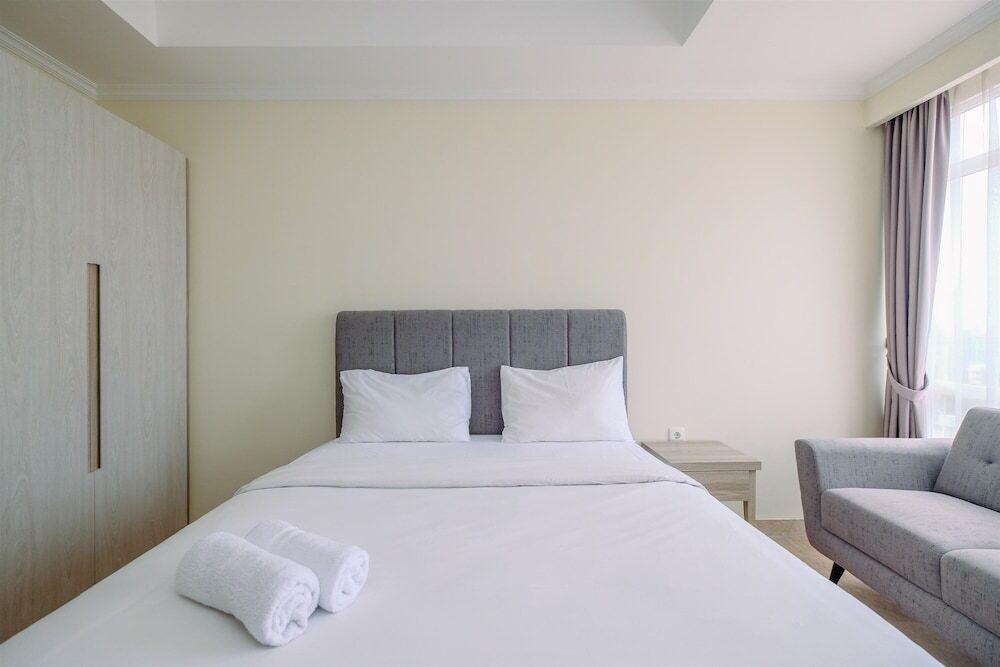 Джакарта: Fancy and Comfy Studio at Menteng Park Apartment