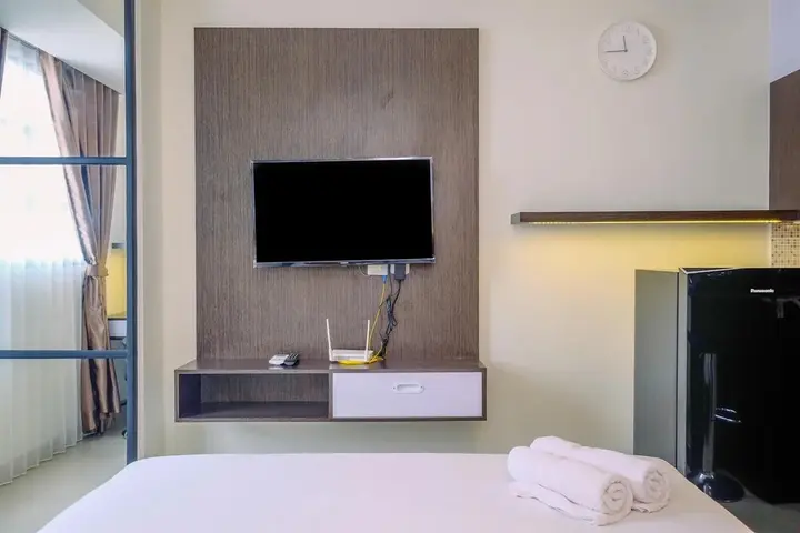 Депок: Cozy Stay and Tidy Studio at Evenciio Margonda Apartment