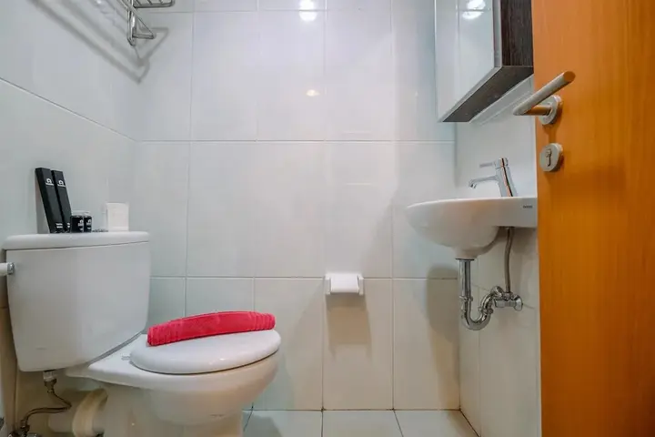 Депок: Cozy Stay and Tidy Studio at Evenciio Margonda Apartment