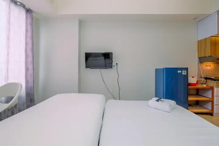 Nice and Cozy Studio Room at Evenciio Margonda Apartment — фото 6