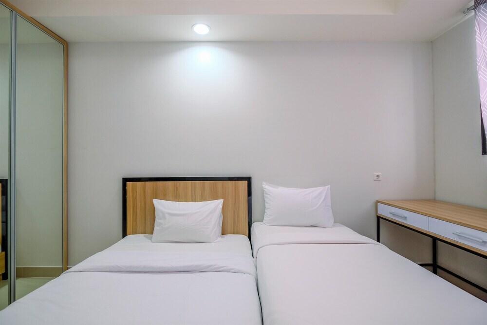 Nice and Cozy Studio Room at Evenciio Margonda Apartment — фото 4