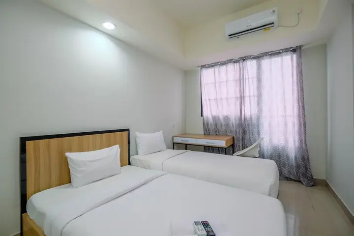 Nice and Cozy Studio Room at Evenciio Margonda Apartment — фото 5