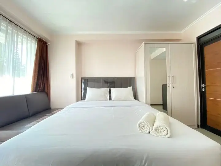 Бандунг: Simply Bright Studio Room at Gateway Pasteur Apartment