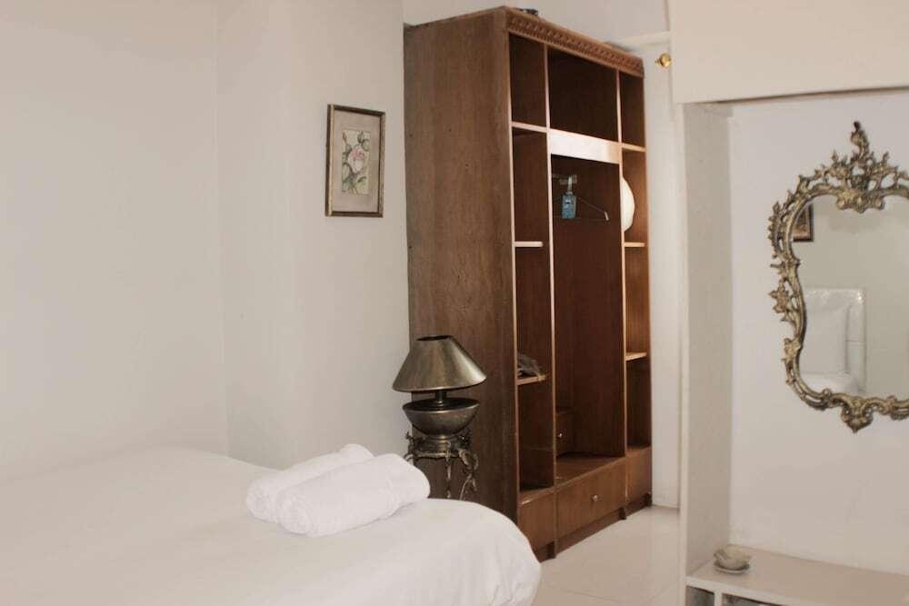 Джакарта: Minimalist And Homey 1Br At Bassura City Apartment