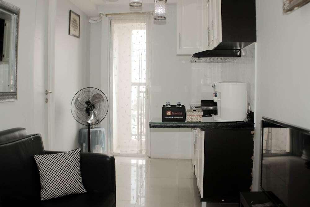 Джакарта: Minimalist And Homey 1Br At Bassura City Apartment