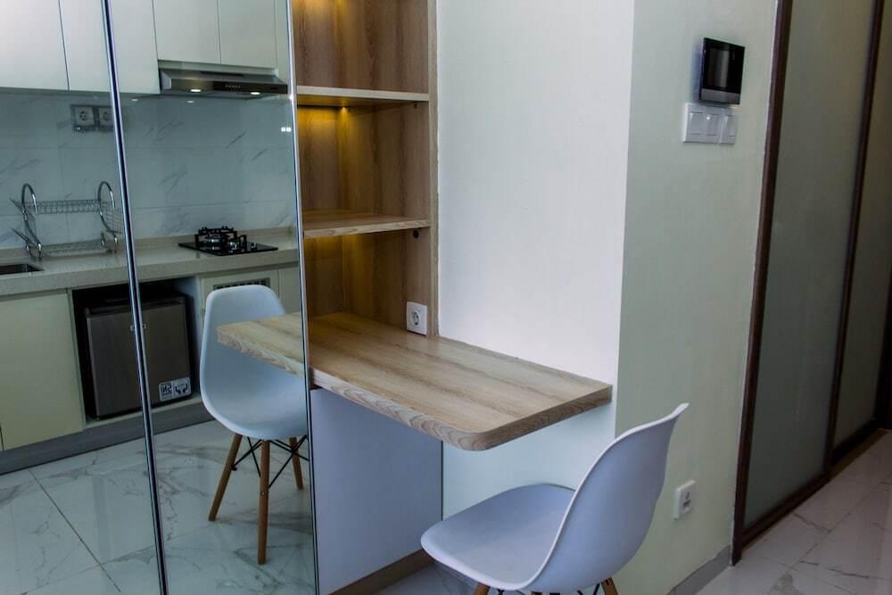 Legok: Studio With Cozy Design At Sky House Bsd Apartment