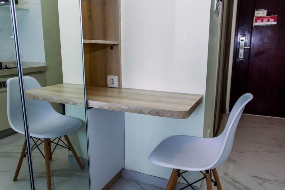 Legok: Studio With Cozy Design At Sky House Bsd Apartment