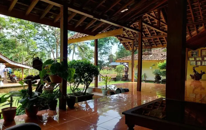 Батуретно: Nara Homestay Syariah