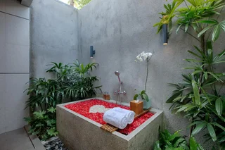 Беноа: Taman Dhamawangsa Suites