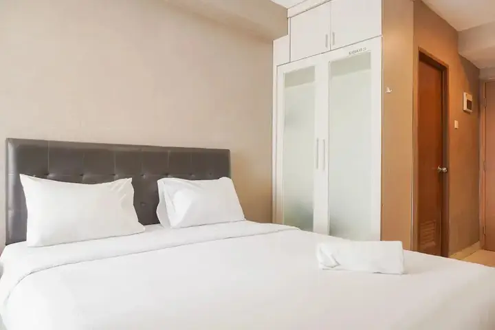 Warm And Cozy Studio At Cinere Bellevue Suites Apartment — фото 2