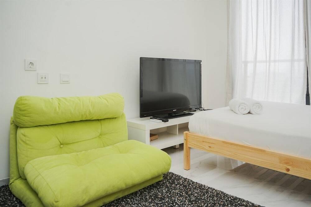 Legok: Studio Room With Comfortable Design At Sky House Bsd Apartment