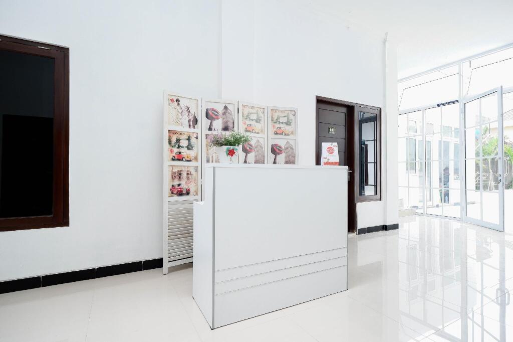 Суракарта: OYO 1611 Four D'home