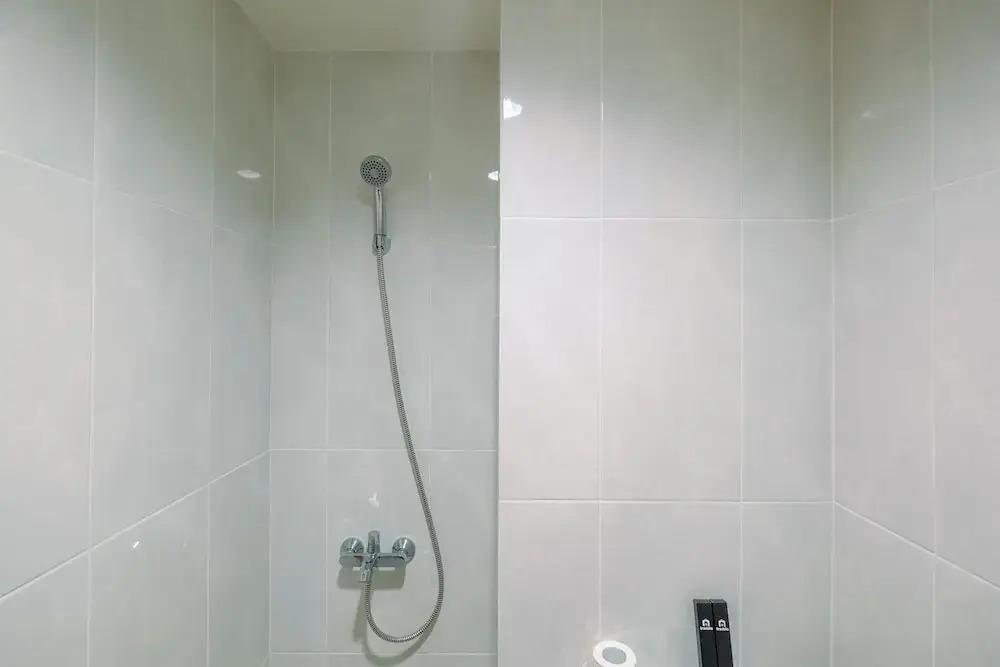 Депок: Best Deal And Tidy Studio At Evenciio Margonda Apartment