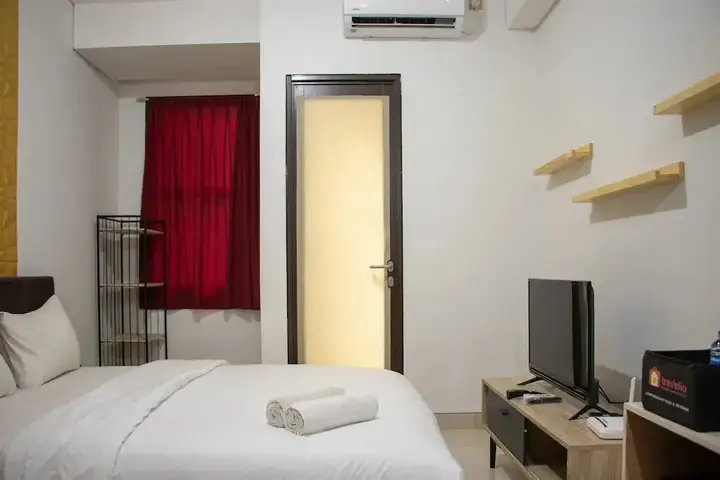 Fancy And Nice Studio Room At Transpark Cibubur Apartment — фото 5