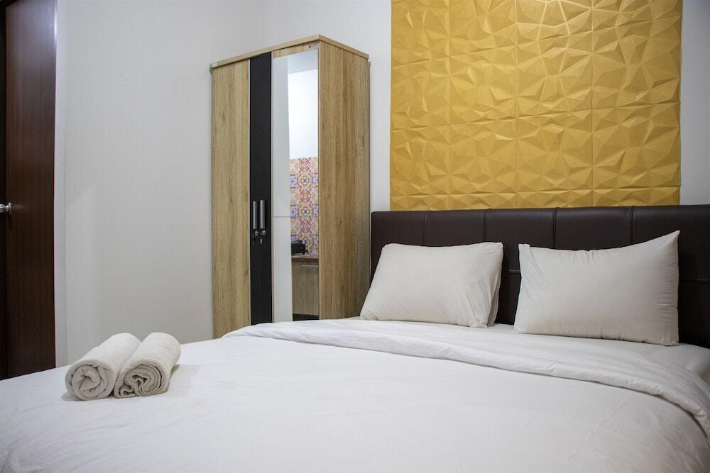 Fancy And Nice Studio Room At Transpark Cibubur Apartment — фото 4