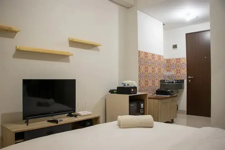 Fancy And Nice Studio Room At Transpark Cibubur Apartment — фото 6