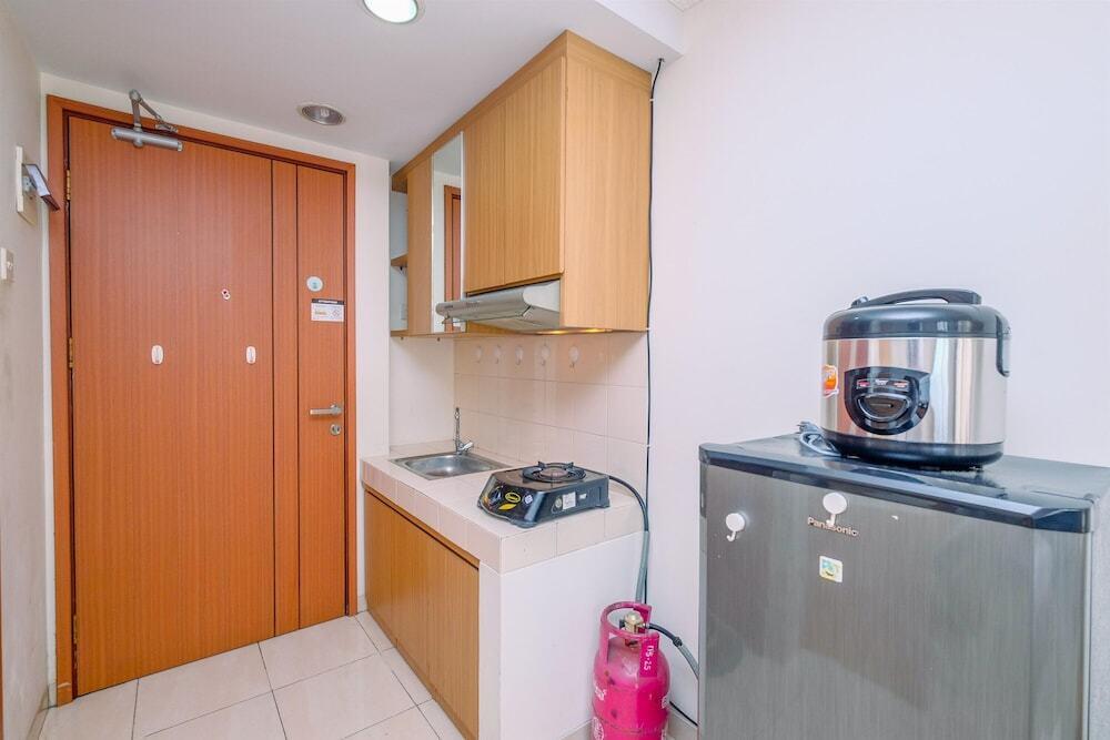 Депок: Fully Furnished And Comfy Studio Apartment Margonda Residence 3