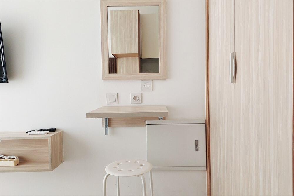 Comfy And Minimalist Studio At Sky House Bsd Apartment — фото 1