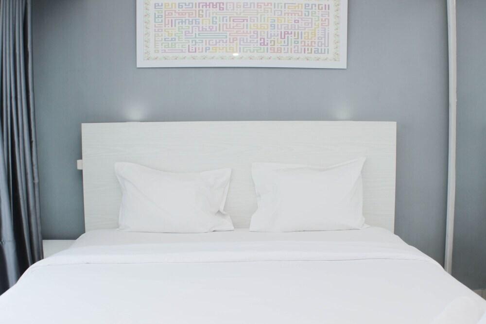 Бекаси: Modern Look And Comfy Studio Apartment At Springlake Summarecon