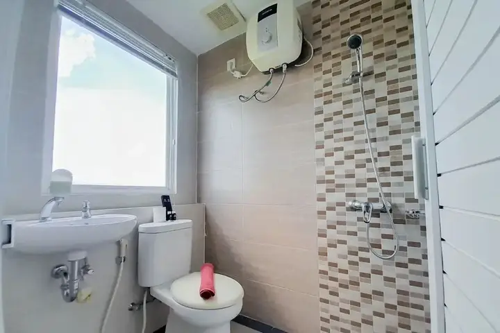 Comfort And Minimalist 1Br At Student Castle Yogyakarta Apartment — фото 6