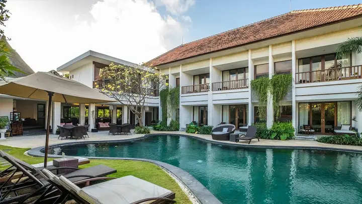 Huge 16 Bedrooms Villa in Bali for Your Group and Party — фото 1