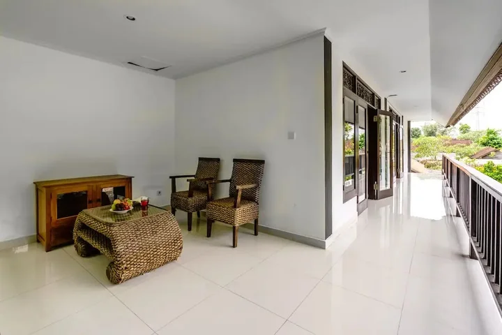 Сепака: Bunga Villa
