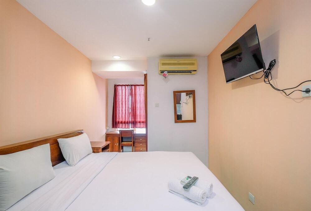Classic And Cozy Studio At Cinere Bellevue Suites Apartment — фото 2