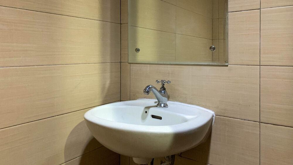 Депок: Comfort And Homey Studio At Margonda Residence 5 Apartment