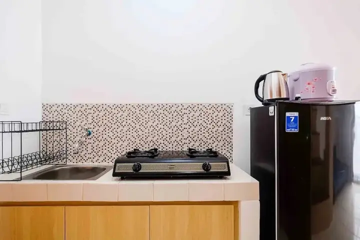 Депок: Comfort Studio Room At Dave Apartment
