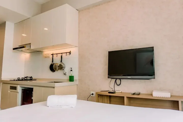 Legok: Well Design And Comfy Studio At Sky House Bsd Apartment