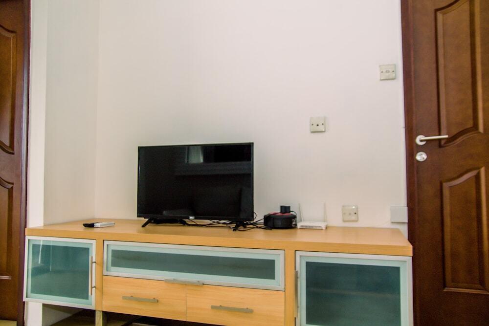 Тангеранг: Homey And Serene 2Br At Great Western Resort Apartment