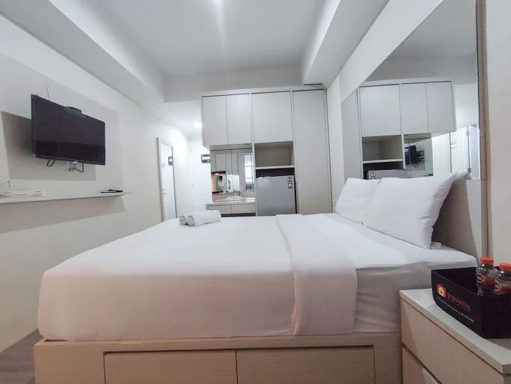 Семаранг: Warm And Cozy Style Studio Room At Paltrow City Apartment