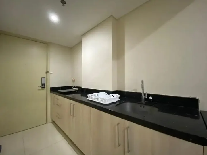Семаранг: New And Homey Studio Apartment At Warhol (W/R) Residence