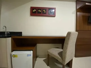 Семаранг: New And Homey Studio Apartment At Warhol (W/R) Residence