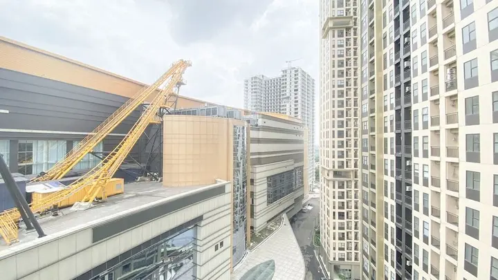 Депок: Modern And Comfy 3Br At Transpark Cibubur Apartment