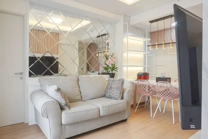 Депок: Modern And Comfy 3Br At Transpark Cibubur Apartment
