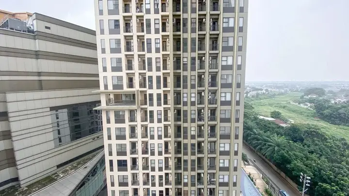 Nice Studio At 11Th Floor Transpark Cibubur Apartment — фото 1
