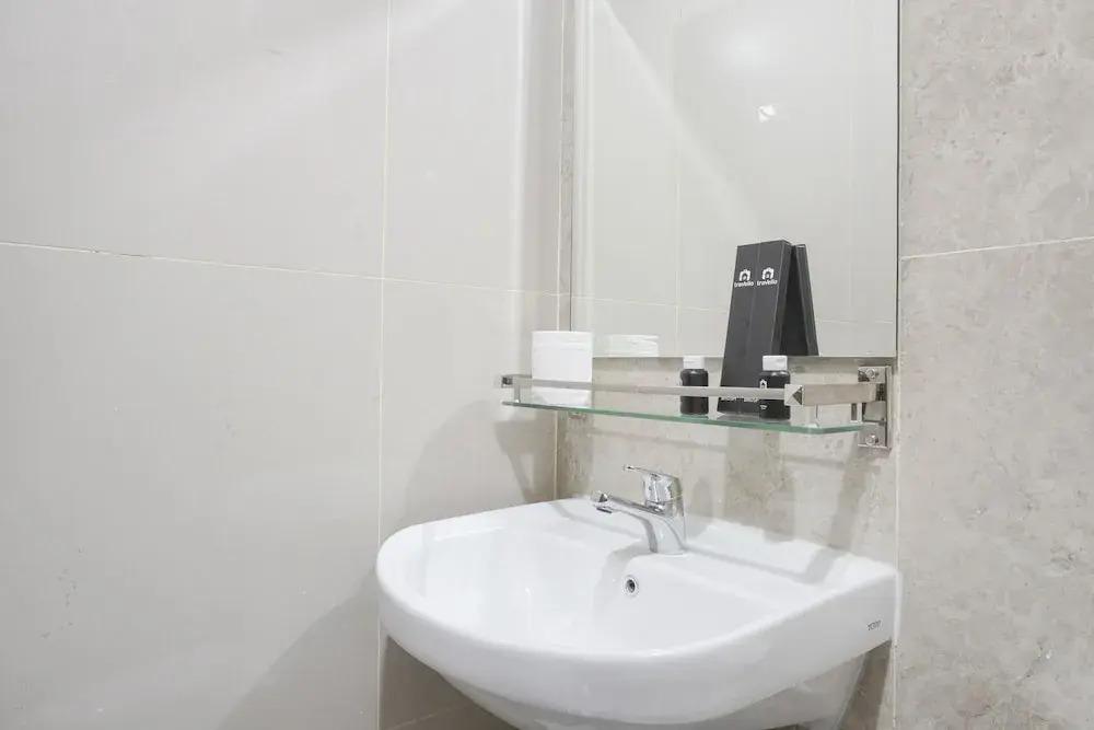 Депок: Nice Studio At 11Th Floor Transpark Cibubur Apartment