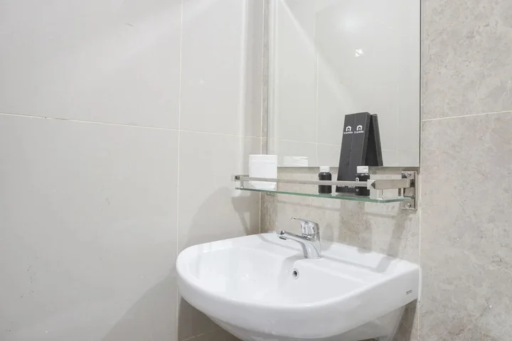 Депок: Luxurious 2Br At Transpark Cibubur Apartment